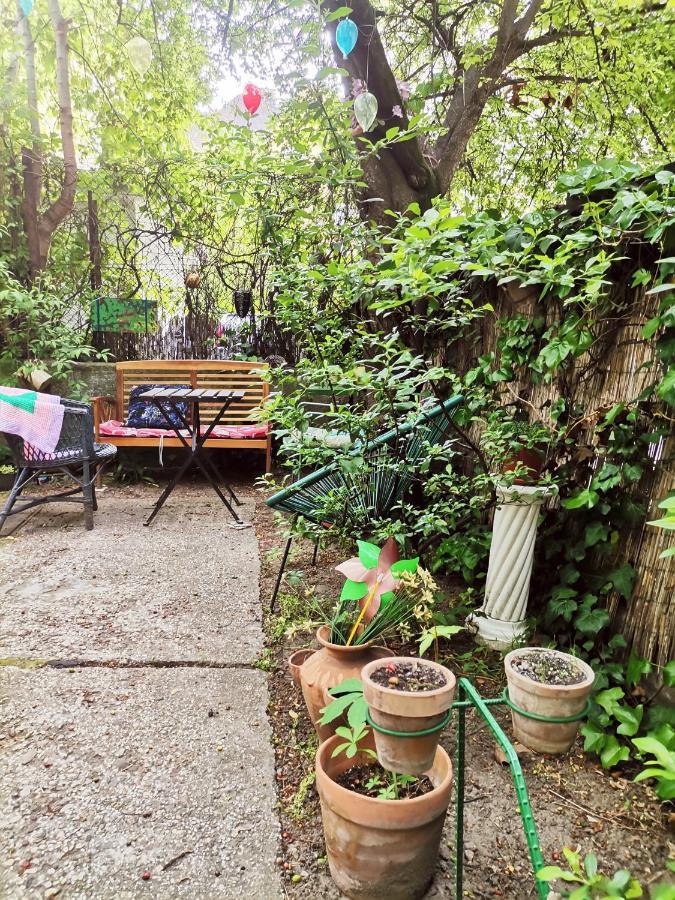 Flat In Historic Villa With Your Own Private Garden, Near City Park Budapest Exterior foto