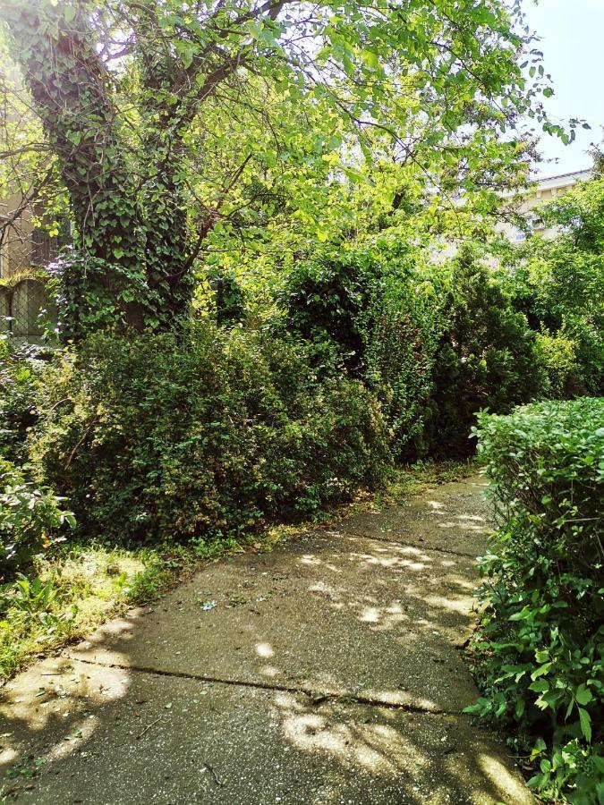 Flat In Historic Villa With Your Own Private Garden, Near City Park Budapest Exterior foto